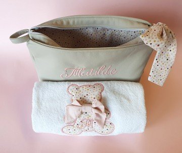 Idea regalo bambina nascita e Battesimo Beauty e asciugamano